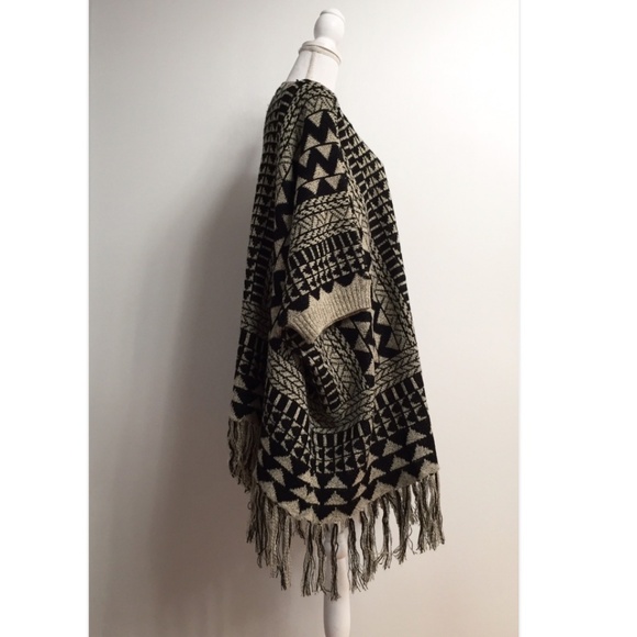 NWT Max Sport Geometric Knit Poncho Cape Fringe Open Front S/M Black Beige $250 - Picture 4 of 12